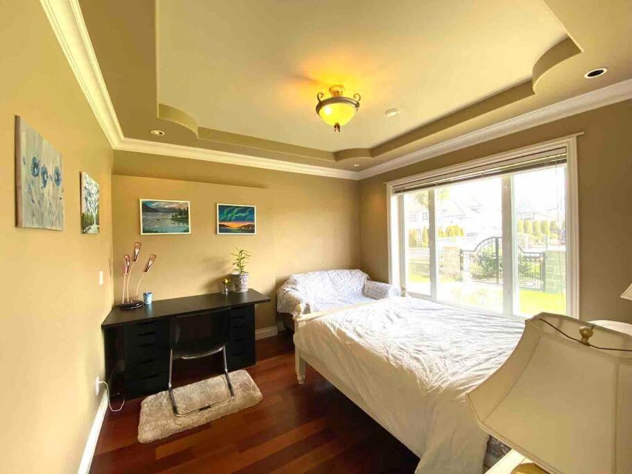Lucky Suite, Two-Bedroom Suite With Independent Entrance In Richmond Close To Yvr 외부 사진