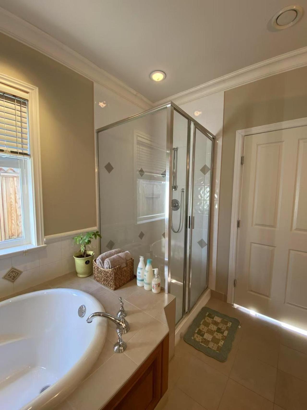 Lucky Suite, Two-Bedroom Suite With Independent Entrance In Richmond Close To Yvr 외부 사진